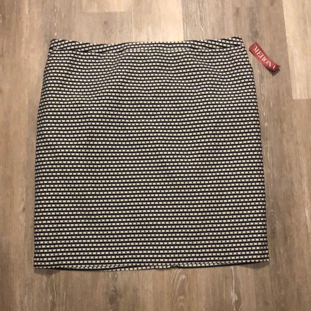 🔥 3 for $25! B & W Patterned Pencil Skirt